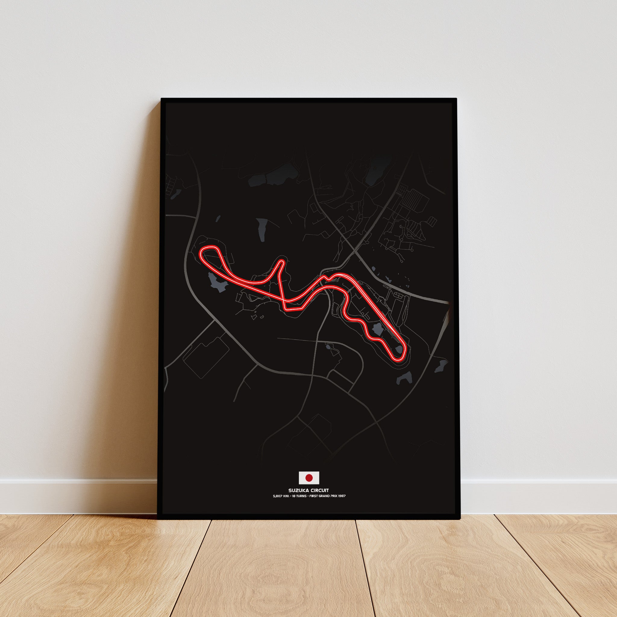 Suzuka Dark Edition Poster gerahmt an Wand