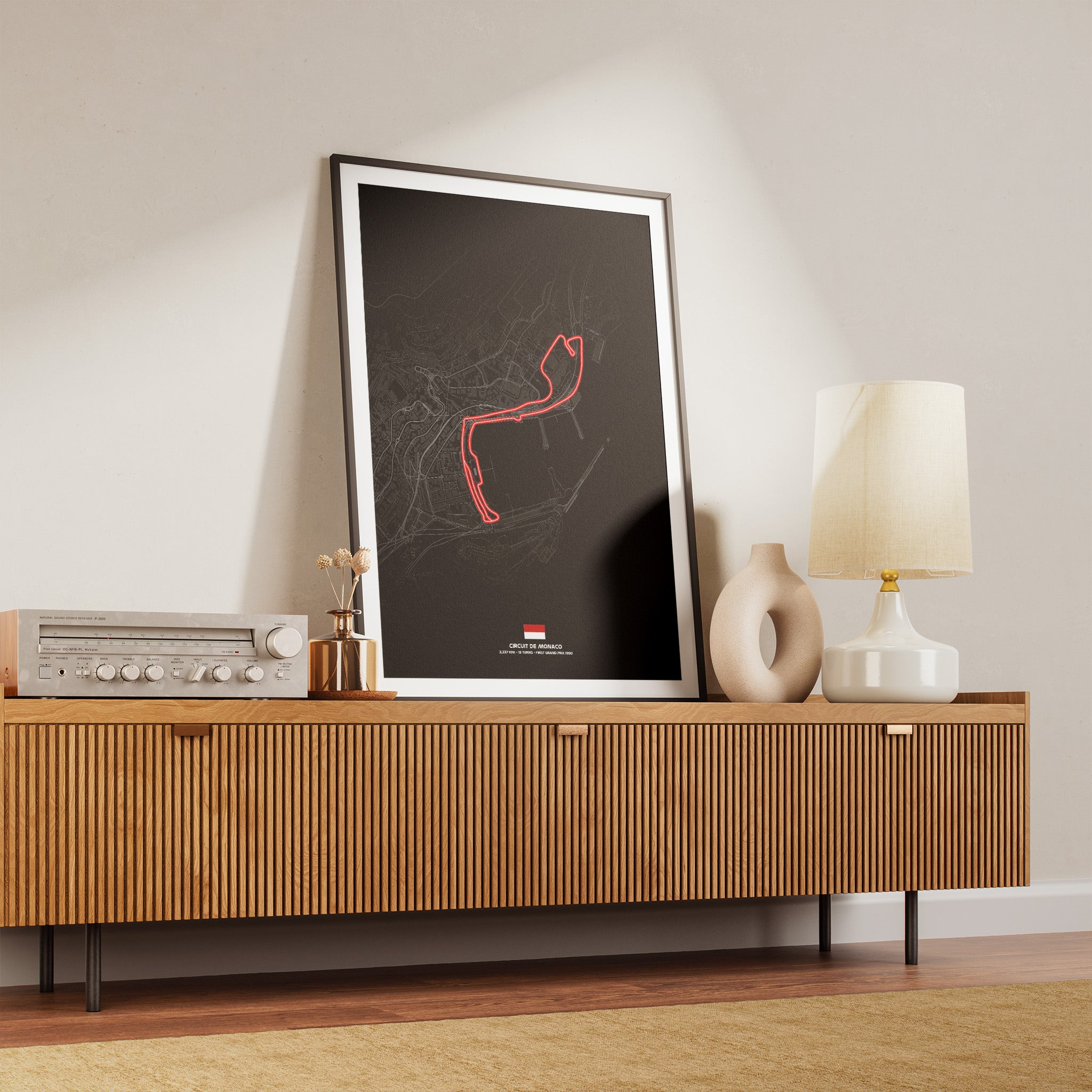 Monaco Dark Edition Poster gerahmt im Wohnzimmer