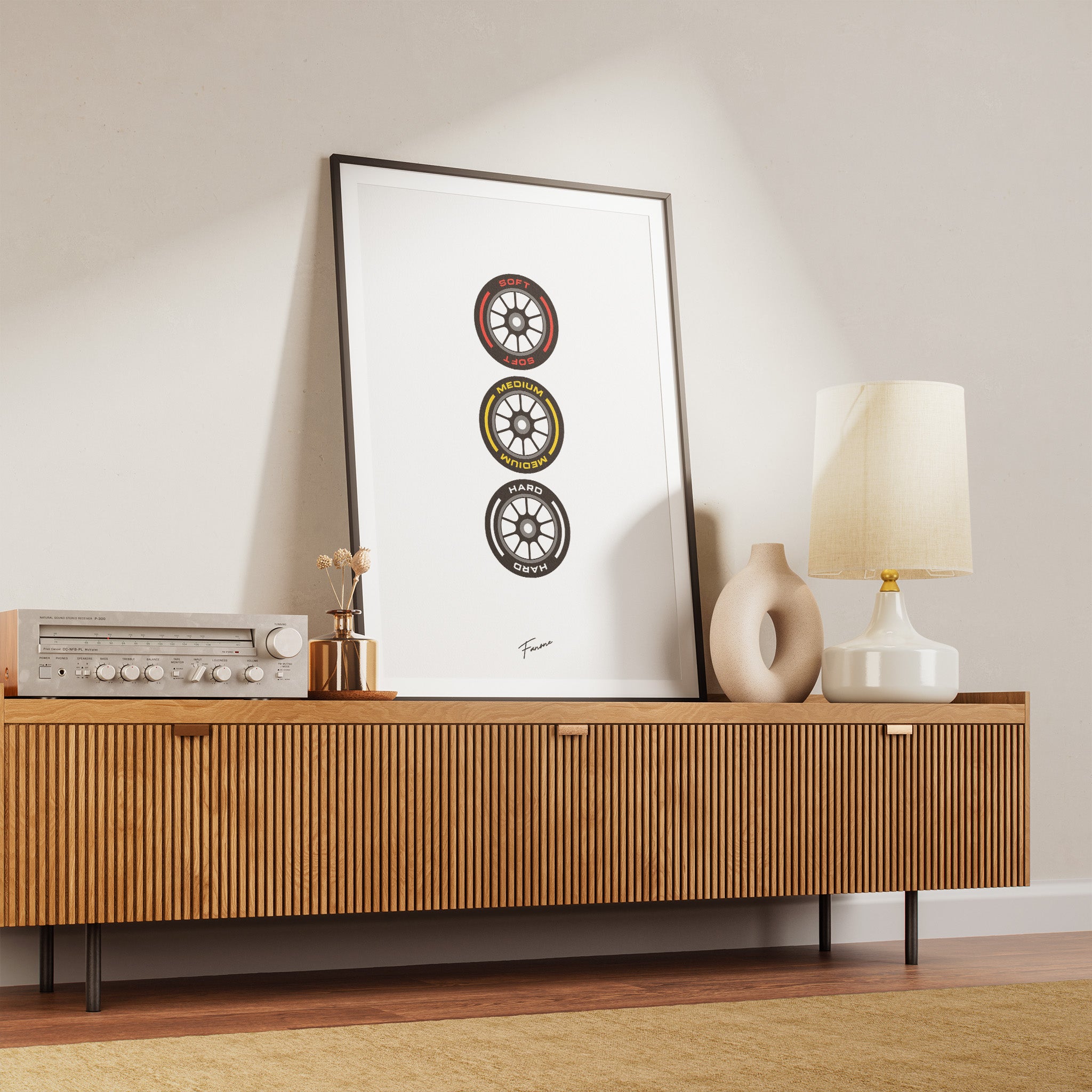 Soft Medium Hard Light Poster über Kommode im Wohnraum