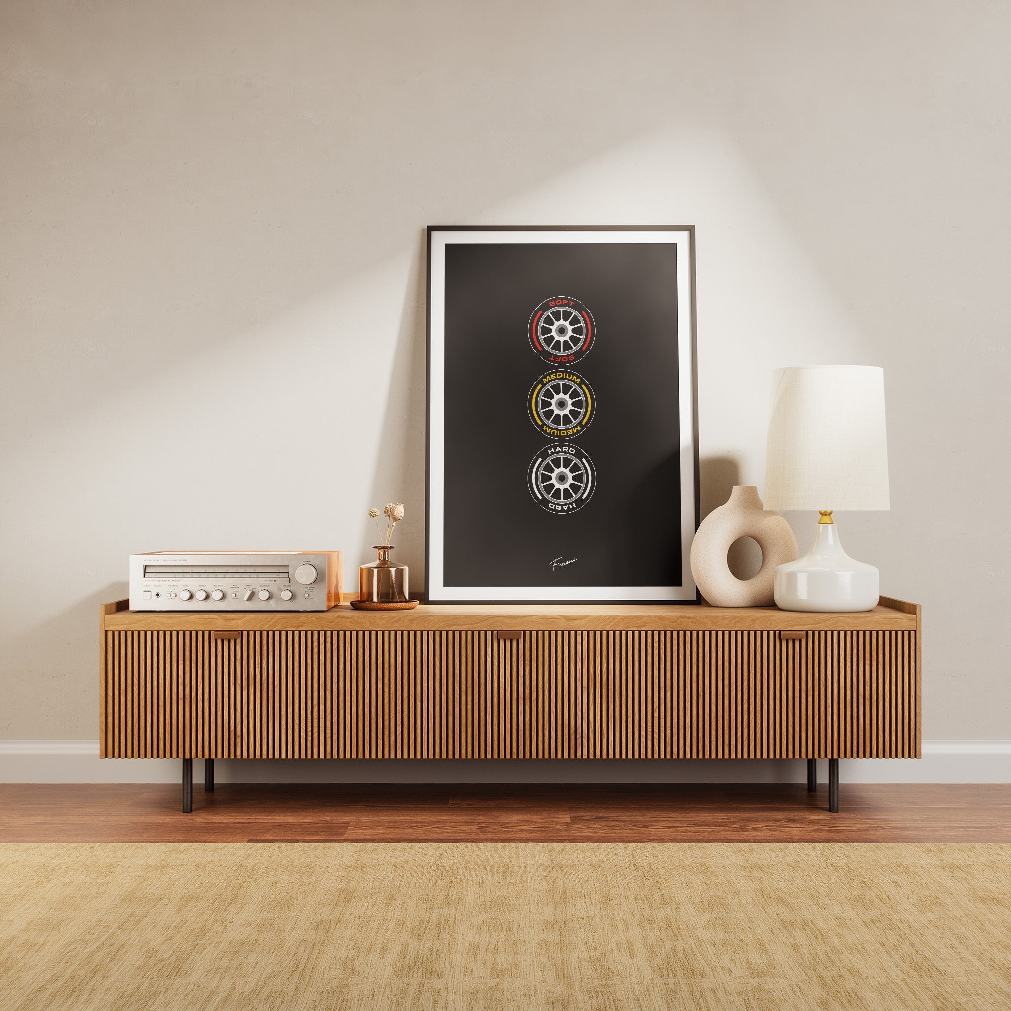 Soft Medium Hard Dark Poster über Kommode im Wohnraum