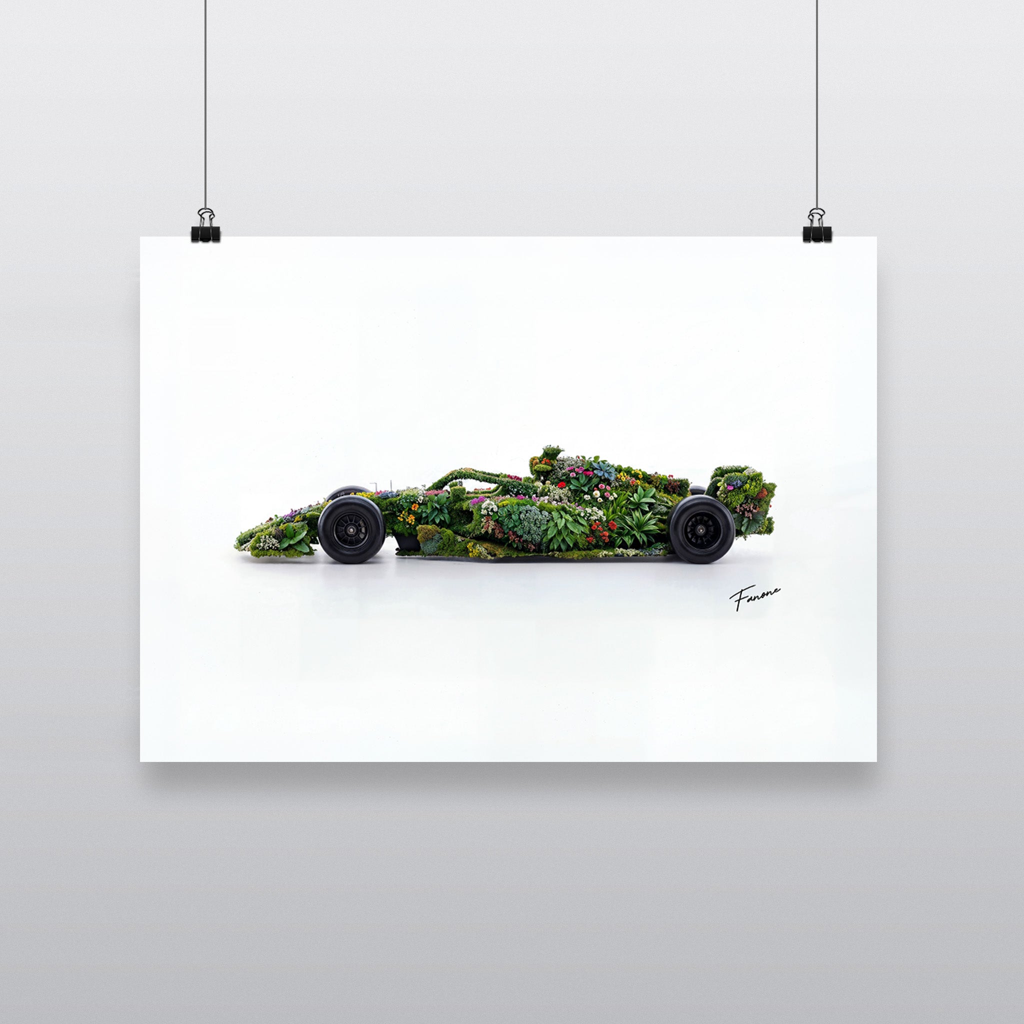 Floral Side View Poster – F1-Bolide in Seitenansicht von Natur erobert