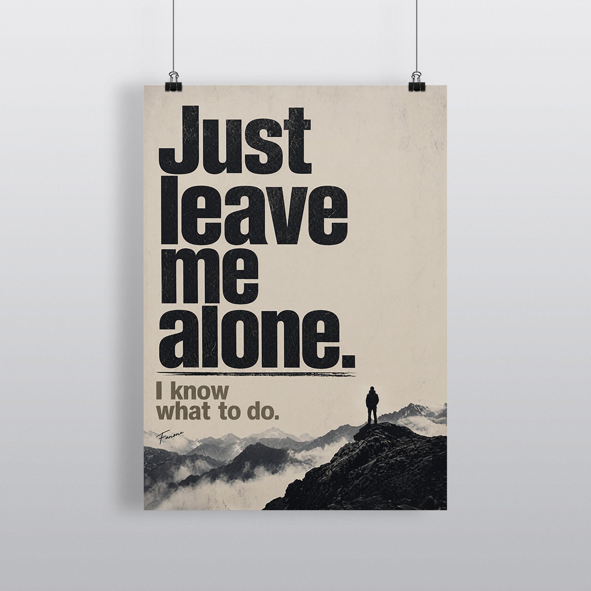 Just Leave Me Alone Premium-Poster mit Kimi-Funkspruch und Berg-Silhouette