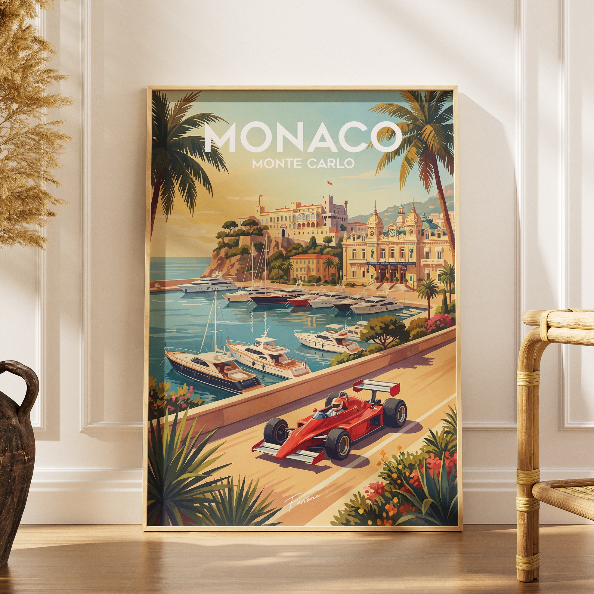 Monaco Vintage Poster über Holzkommode im Wohnzimmer