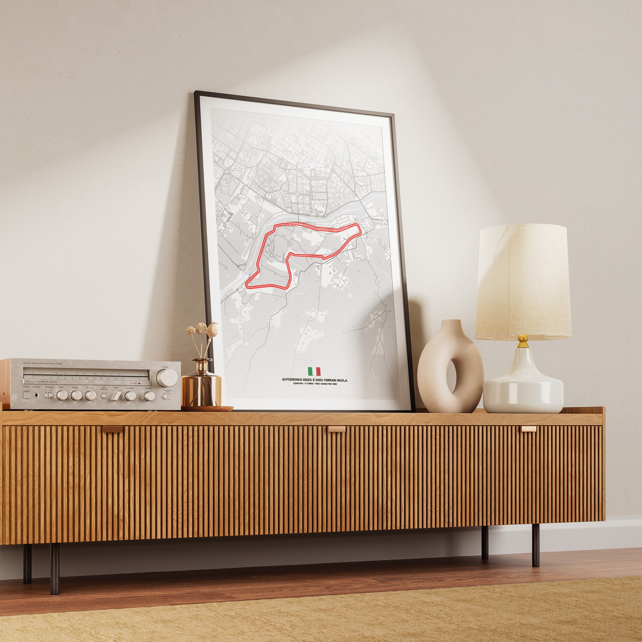 Imola Light Edition Poster gerahmt im Wohnzimmer
